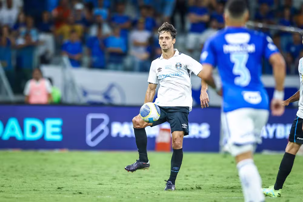 Rodrigo Caio foi titular do Grêmio contra o Cruzeiro — Foto: Lucas Uebel/Grêmio FBPA